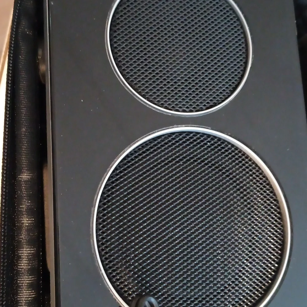 Logitech pure-fi anywhere compact speakers for iPod comes with case and box